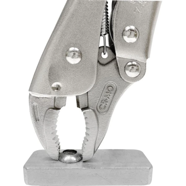 Pince étau KS Tools - 115.1141F - pour têtes de vis Ø7-12 mm - En situation