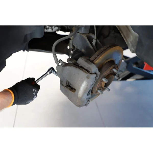 Mise en situation - Douilles pour étriers de freins, 1/4 - 3/8 - 1/2 - KS TOOLS 150.2600F