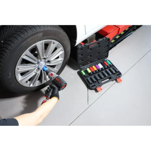 Coffret de douilles à chocs 1/2'' spéciales roues 18 pièces KS TOOLS - mise en situation
