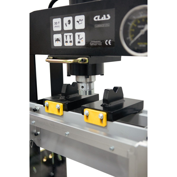 Presse hydraulique 30 Tonnes vérin coulissant sur pied CLAS OH 1035