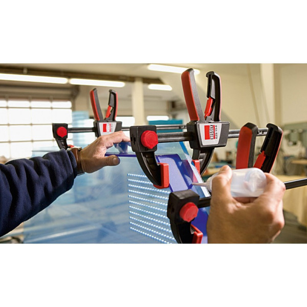 Presse "Une main" Ouverture 300/80 mm BESSEY
