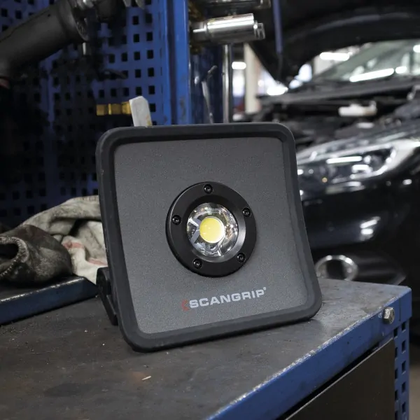 Projecteur de travail NOVA R 2000 Lumens avec COB LED - SCANGRIP