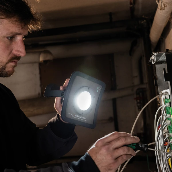 Projecteur de travail NOVA R 2000 Lumens LED SCANGRIP - 03.6201