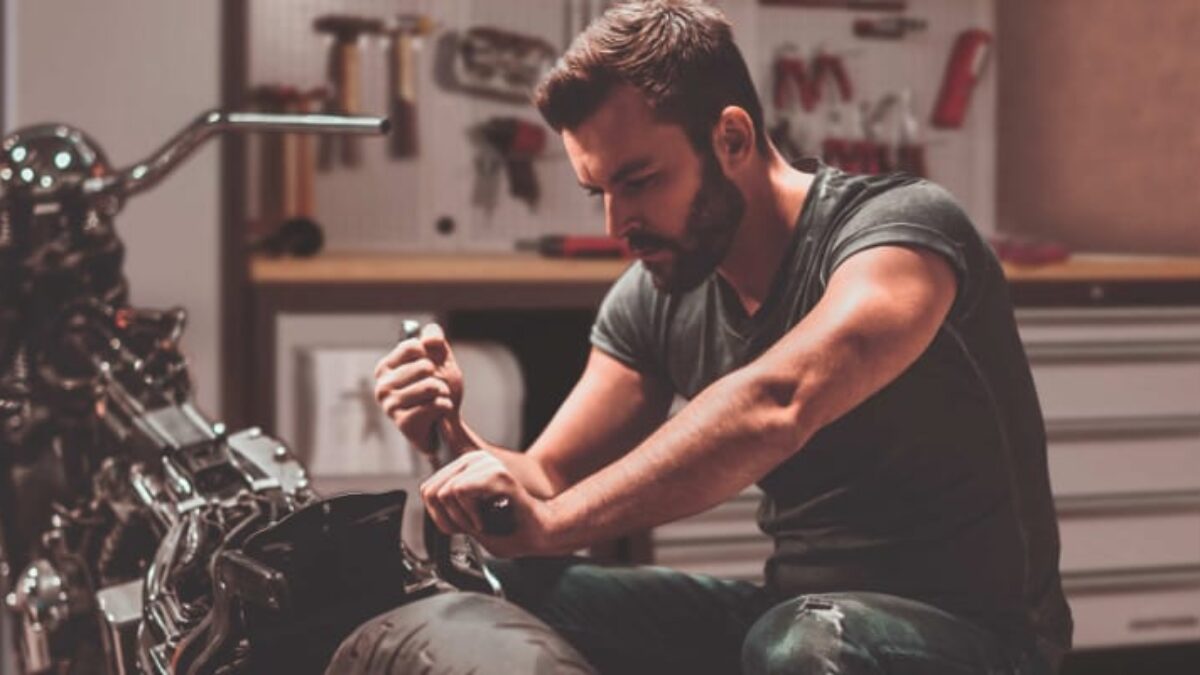 Les mobiliers d'atelier essentiels pour les mécaniciens moto