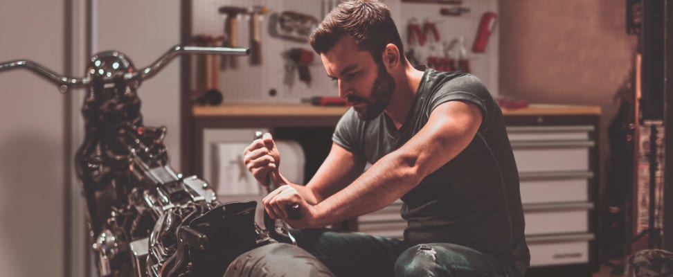 Les mobiliers d'atelier essentiels pour les mécaniciens moto